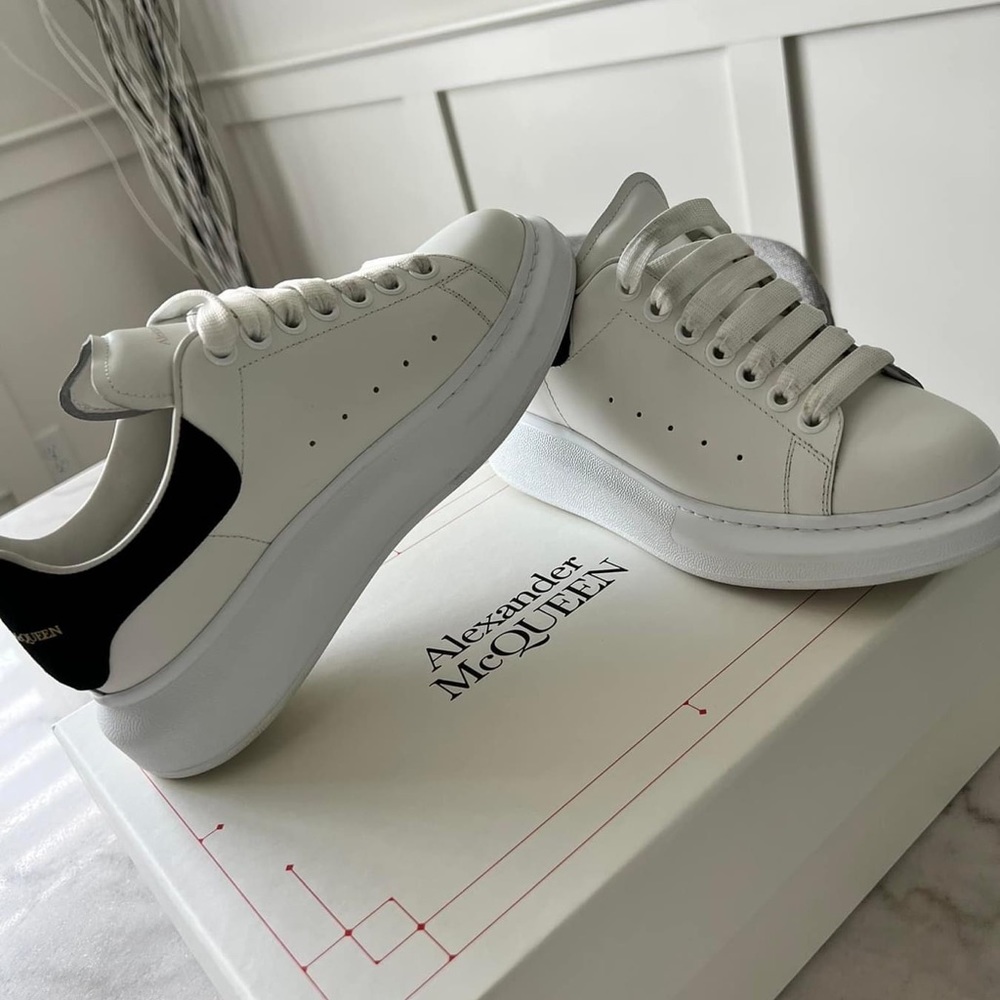 Women's Oversized Sneaker in White/black.